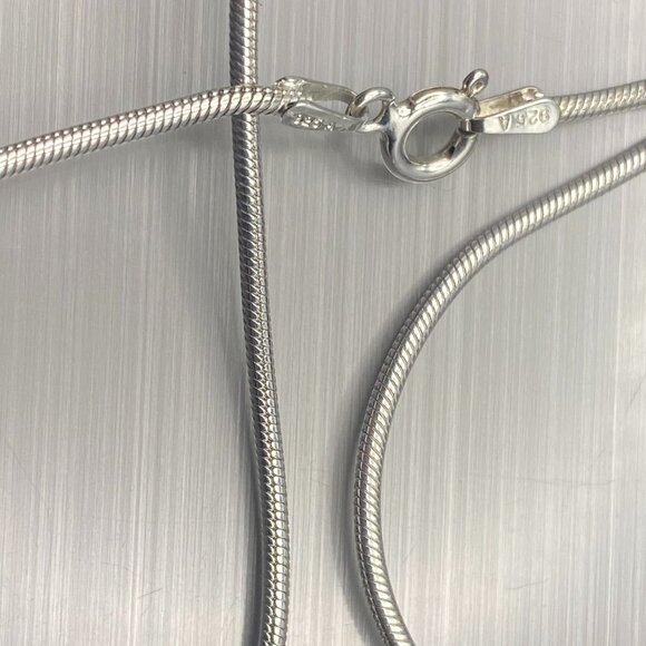 925 Sterling Silver 18" Snake Chain with 1.45" Modernist Pendant - 30.5 Grams - Picture 10 of 11